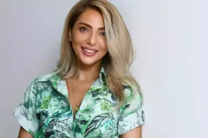 Vətənin daşını qoruyan qız