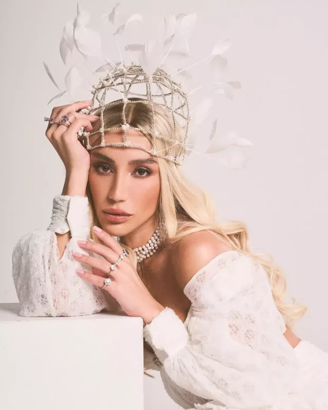 Şou-biznesi çiynində daşıyan iki kraliça!