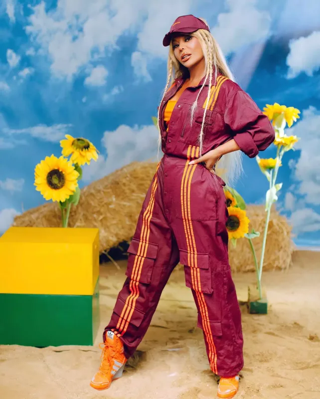 Şou-biznesi çiynində daşıyan iki kraliça!