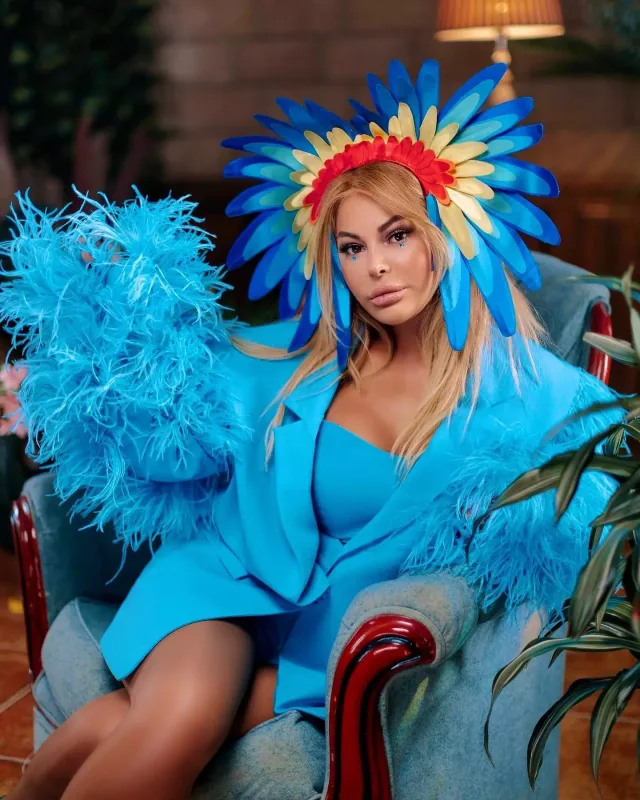 Şou-biznesi çiynində daşıyan iki kraliça!