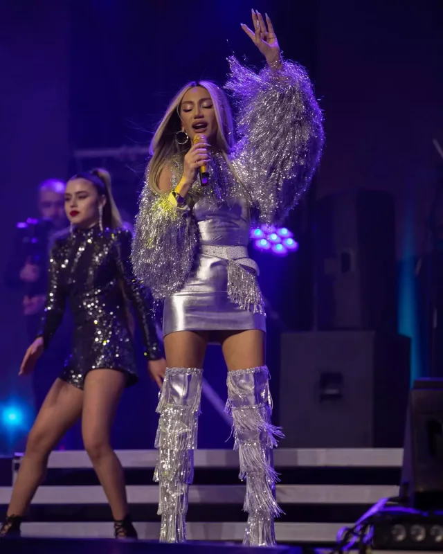 Şou-biznesi çiynində daşıyan iki kraliça!