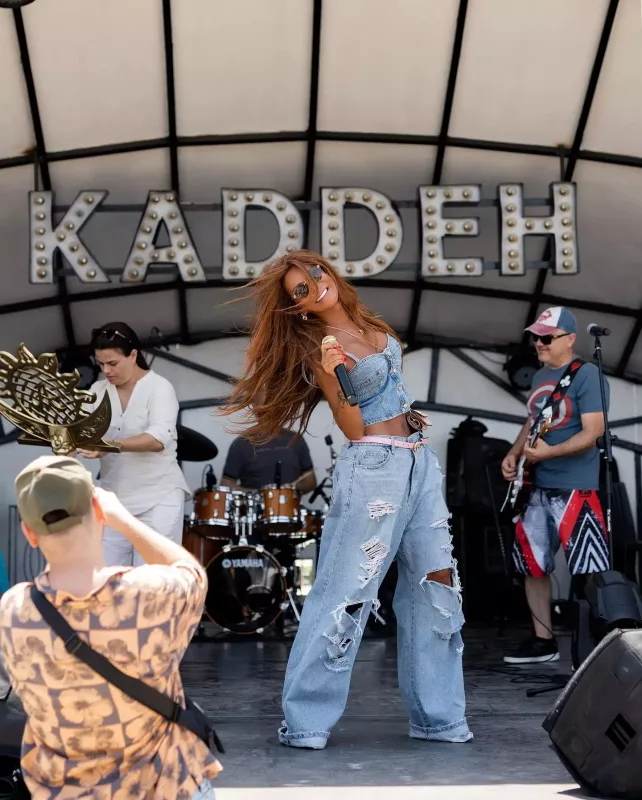 Şou-biznesi çiynində daşıyan iki kraliça!