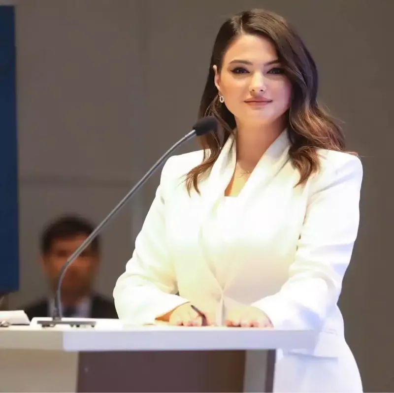 Yeniyetməni qınayan aparıcı tənqid olundu