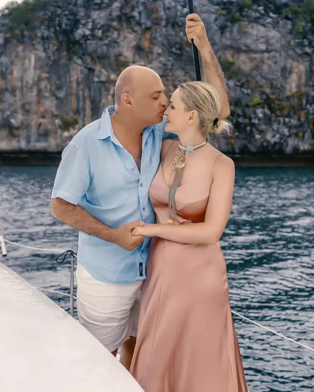 “Lider”in rəhbərinin xanımı ona cadu edən şəxsdən yazdı