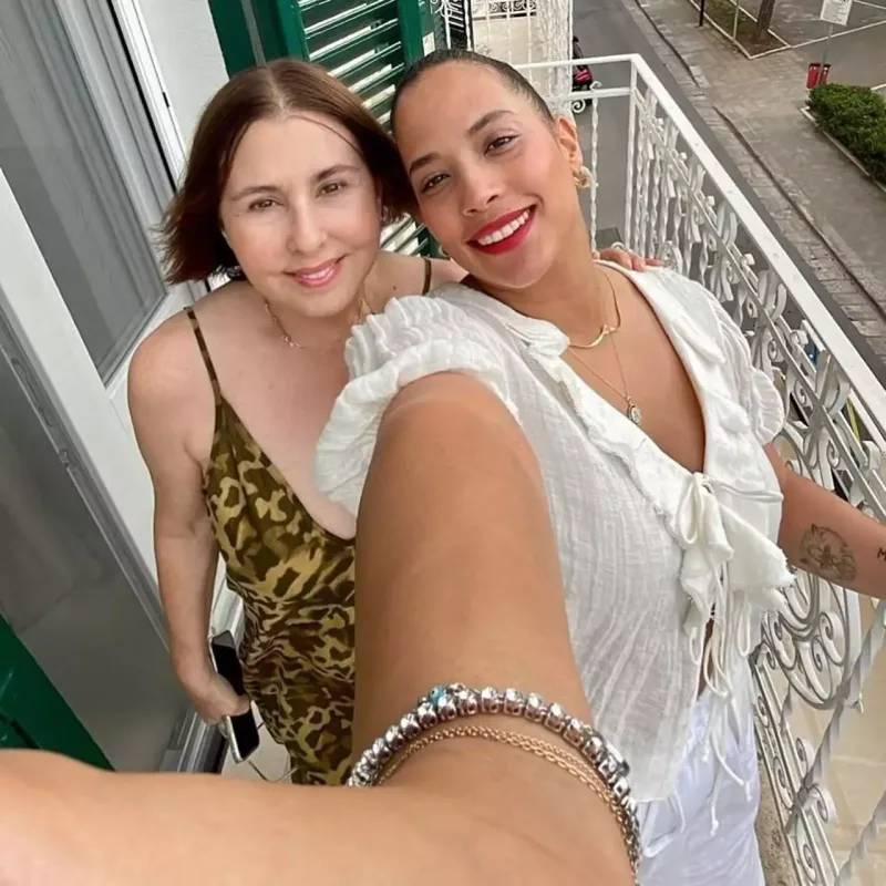 Niluferlə qızı uşaq qaçırmaqda ittiham olunur