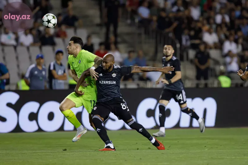 Dünənki oyundan fotoreportaj...