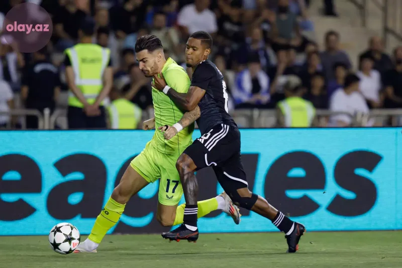 Dünənki oyundan fotoreportaj...