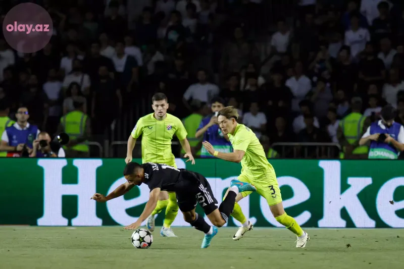 Dünənki oyundan fotoreportaj...