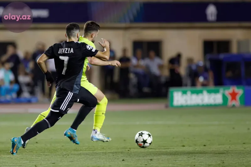 Dünənki oyundan fotoreportaj...