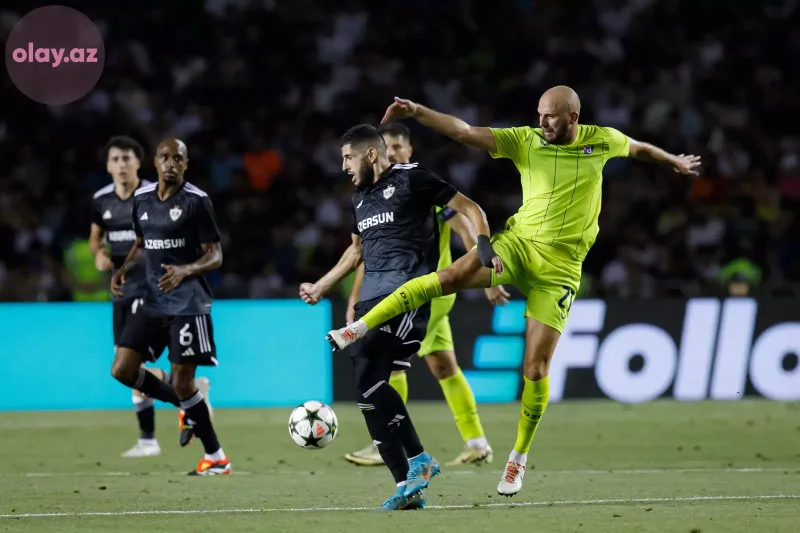 Dünənki oyundan fotoreportaj...