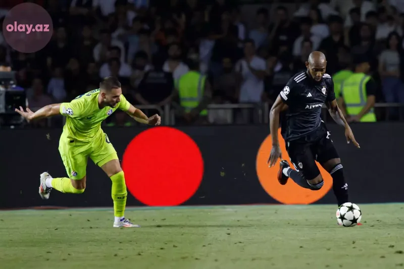 Dünənki oyundan fotoreportaj...