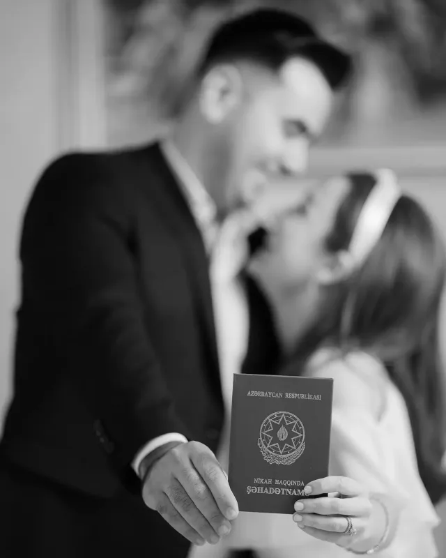 “Ələkbər əmi”nin qızı ailə qurdu