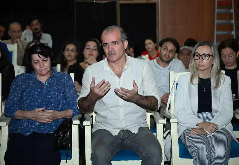 Nazir “Yuğ” teatrının kollektivi ilə görüşüb