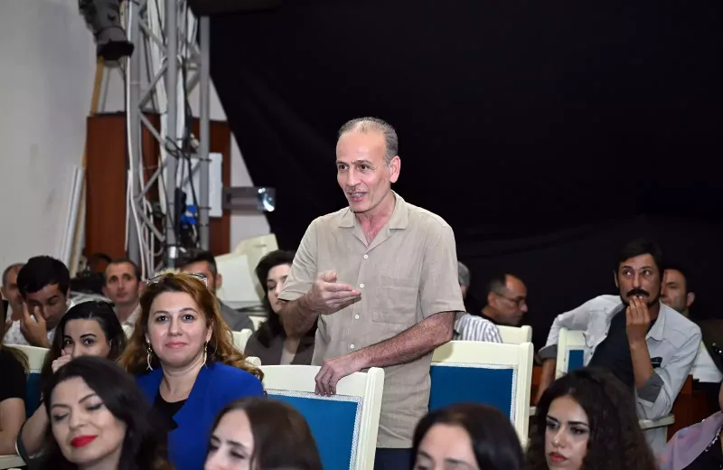 Nazir “Yuğ” teatrının kollektivi ilə görüşüb