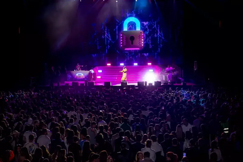 Bakıda Akon nostaljisi - Rəqs, coşqu, izdiham!