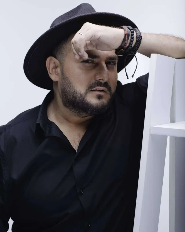 “Erkək qoyunları trans kimi bəzəmək günü deyil”