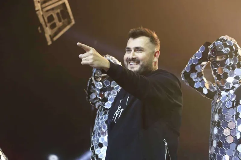 “Erkək qoyunları trans kimi bəzəmək günü deyil”