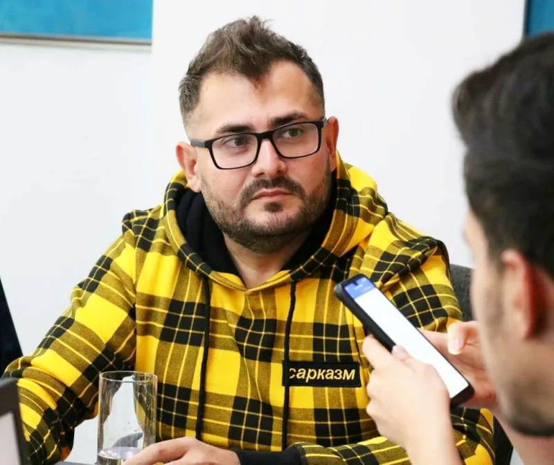 “Erkək qoyunları trans kimi bəzəmək günü deyil”