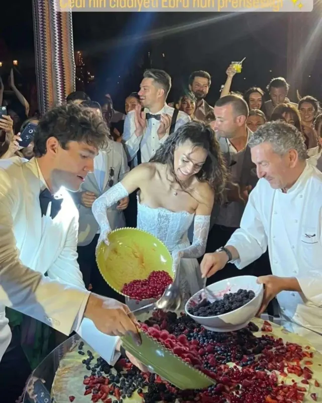 Gəlinliklərinin qiyməti bəlli oldu