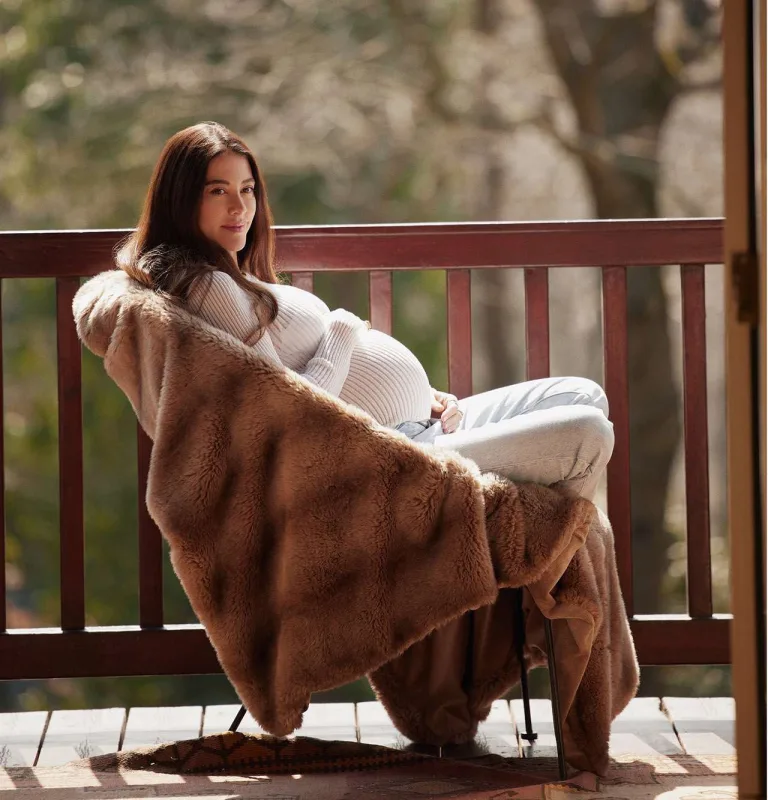 Kıvançın xanımından hamiləlik fotosessiyası