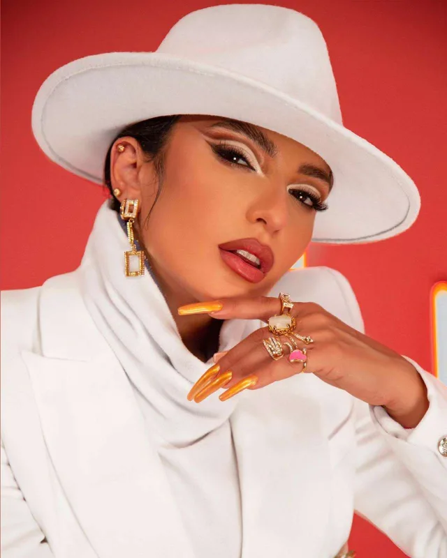 CeyLoya oxşayır, ya yox?