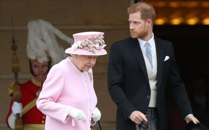 Kraliçanın ölümünü xəbərlərdən öyrənib