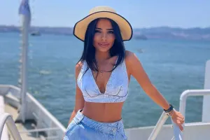 Qadın Raksananın maşınına hücum etdi