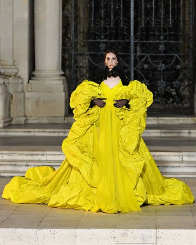 “Dolce &amp; Gabbana”nın dəfiləsinə məşhur axını