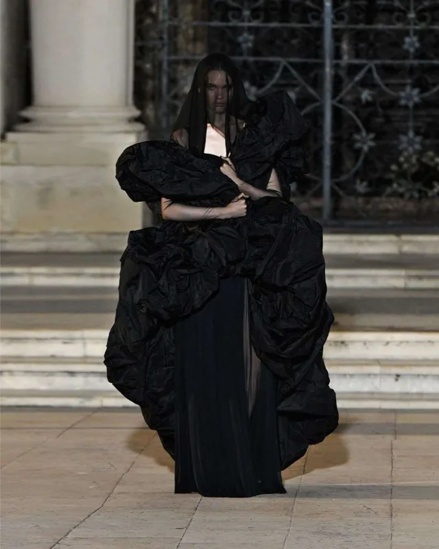 “Dolce &amp; Gabbana”nın dəfiləsinə məşhur axını