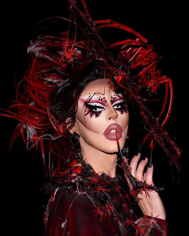 Məşhur “drag queen” 28 yaşında vəfat etdi