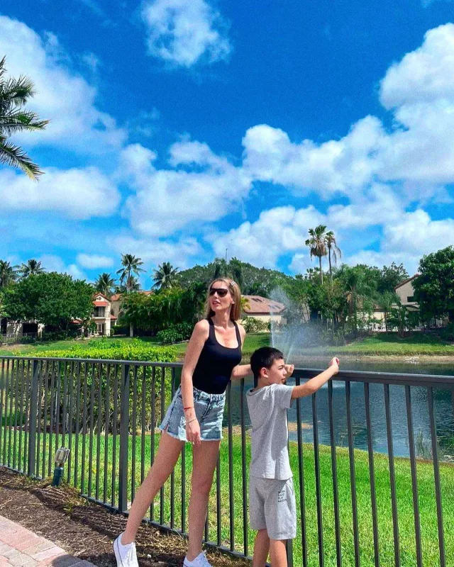 Petek Amerikaya Reza üçün gedib