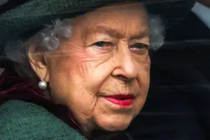 Kraliça qalaya bağban axtarır