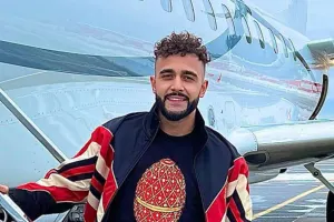 Məşhur bloger izdihamla qarşılandı - Video