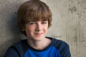 Anasına atəş açan aktyora hökm oxundu