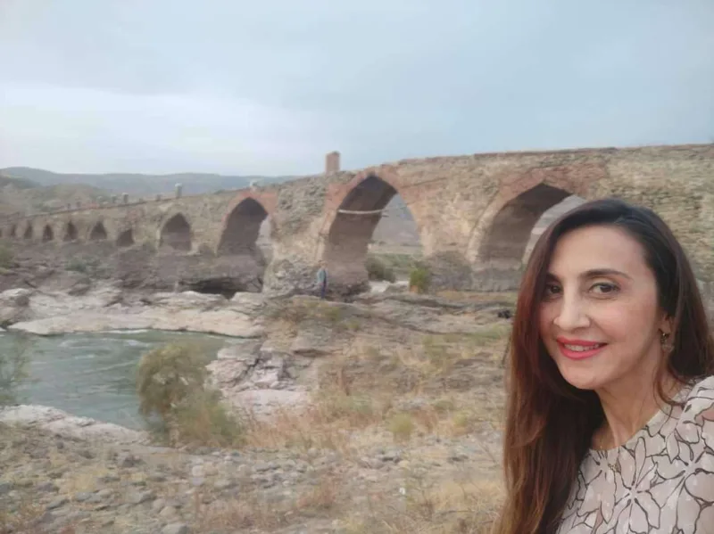 Əməkdar artist Xudafərində...