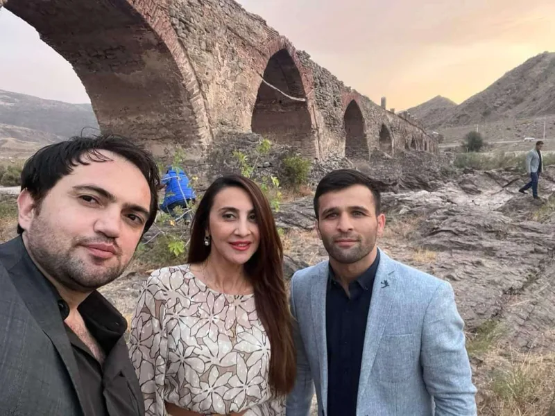 Əməkdar artist Xudafərində...