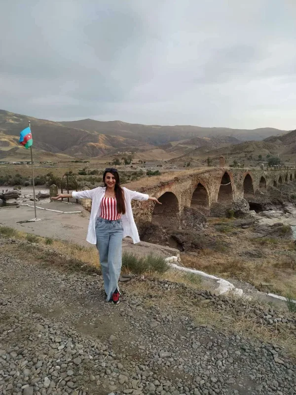 Əməkdar artist Xudafərində...