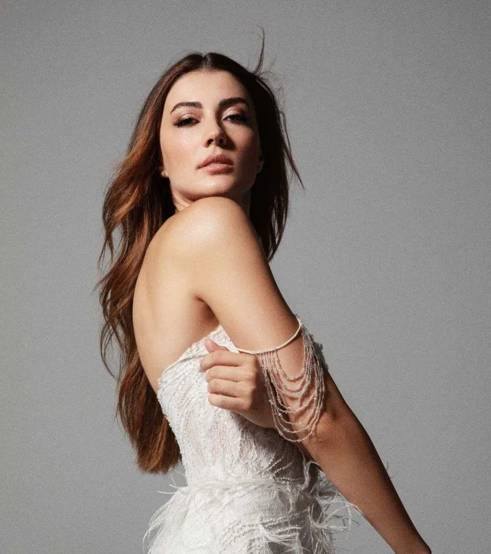 Muratla Burcu tərəf müqabili oldu