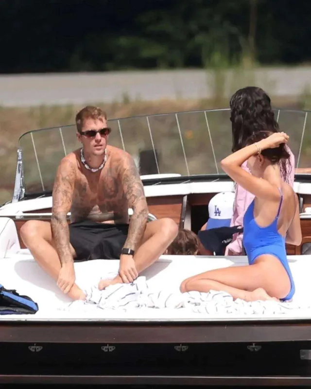 Castin və Heyli istirahətdədir