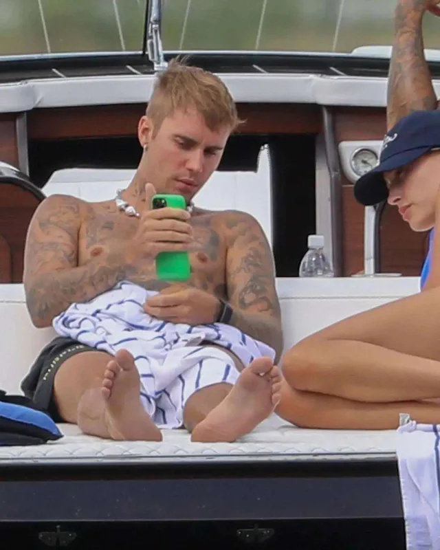 Castin və Heyli istirahətdədir