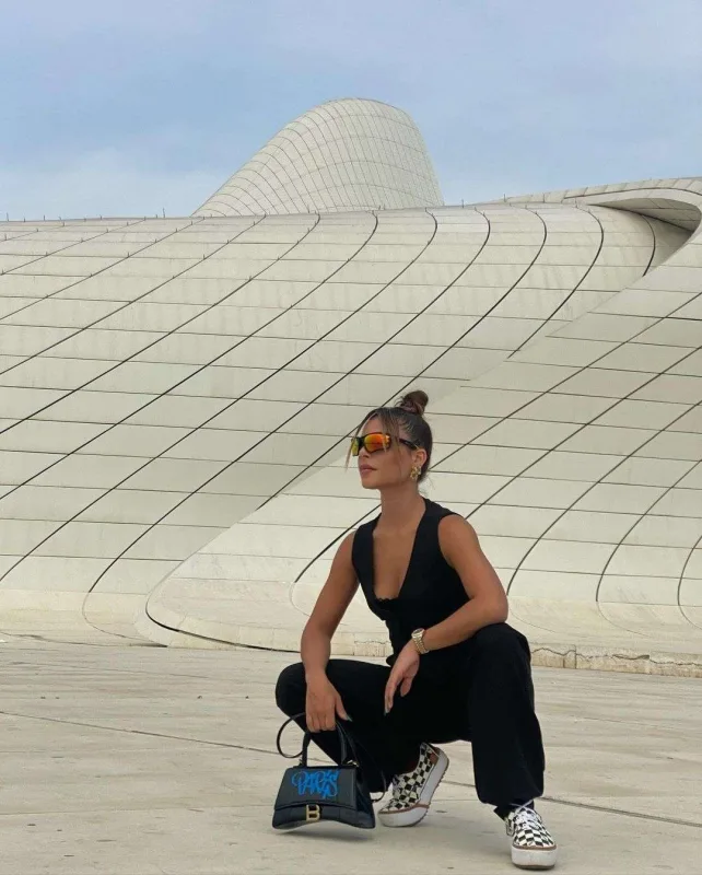 Tənqid olunsa da, Azərbaycanı paylaşır