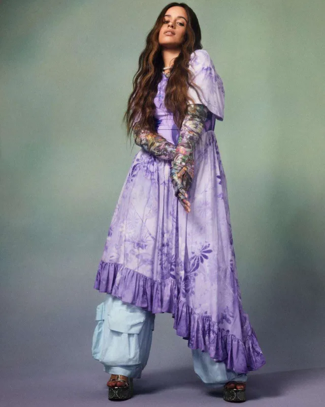 Kamiladan “Cosmopolitan” üçün fotolar