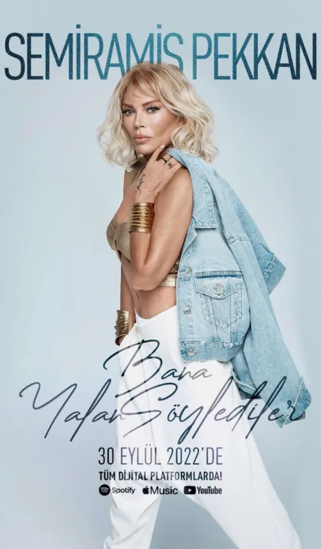 Sanki Ajda Pekkanın əkizidir!