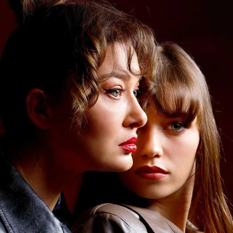 Səhnədə huşunu itirdi