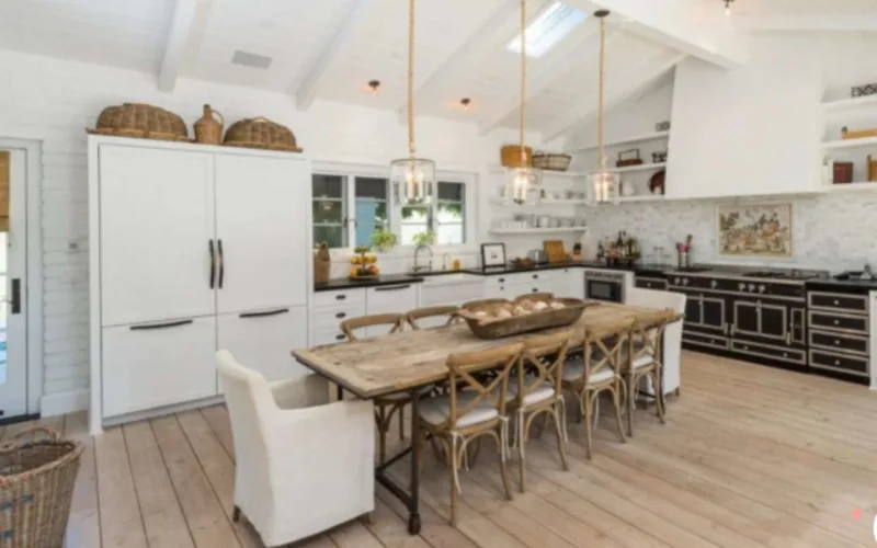 Fermasını 10 milyona satışa çıxardı