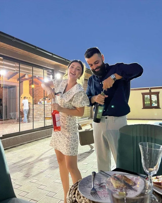 Günel nişanlandı!