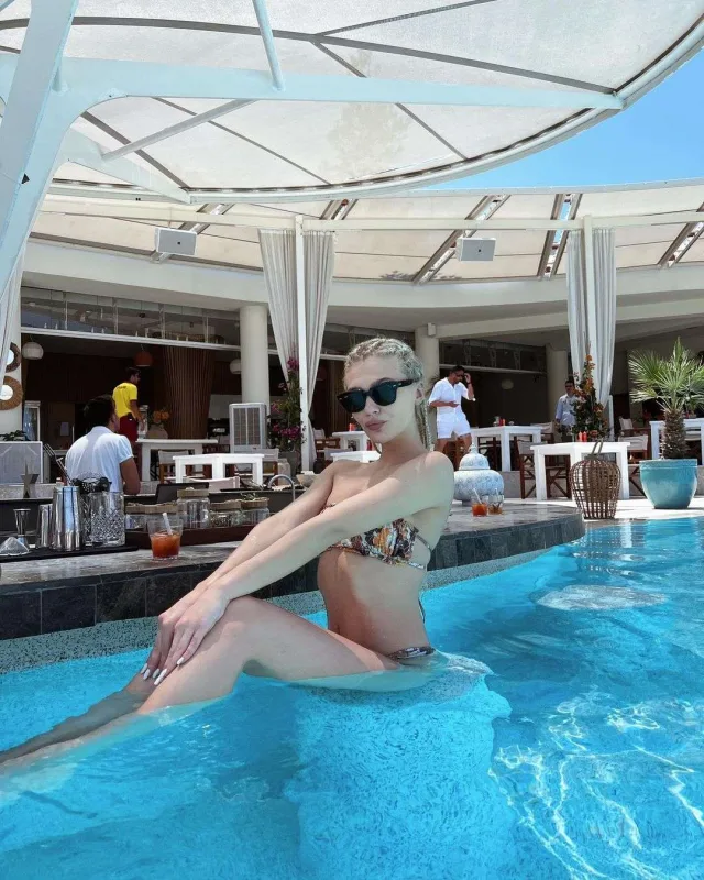 Türk məşhurların tətil paylaşımları...