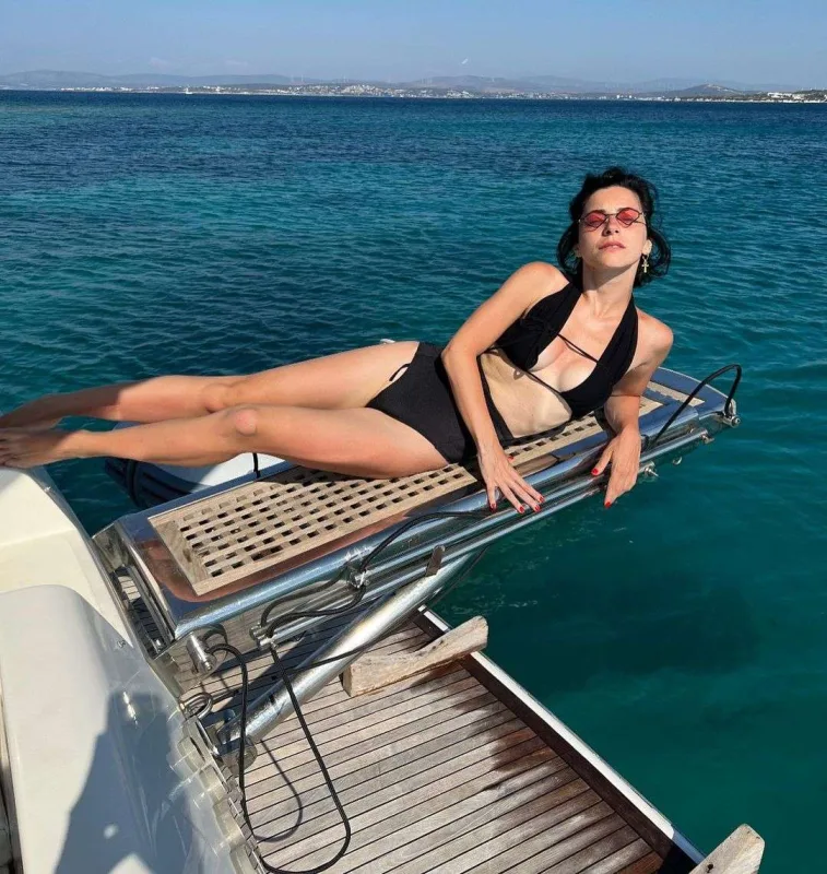 Türk məşhurların tətil paylaşımları...