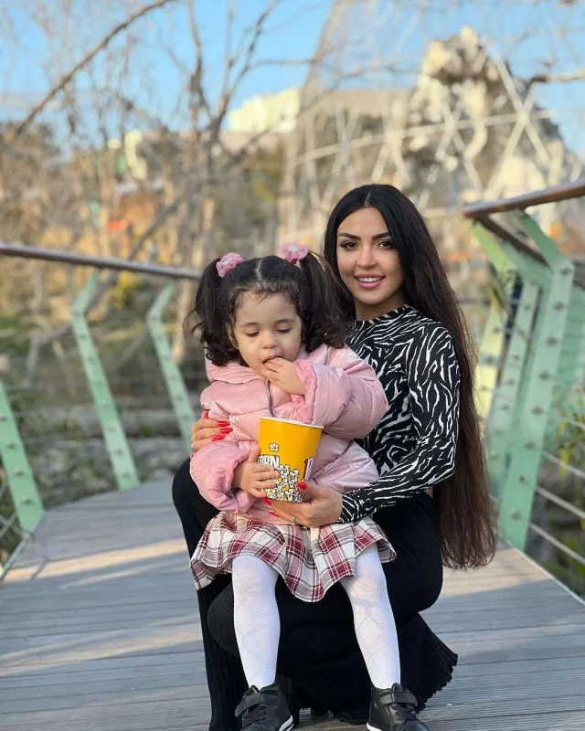 Vəfa Şərifova hamilədir