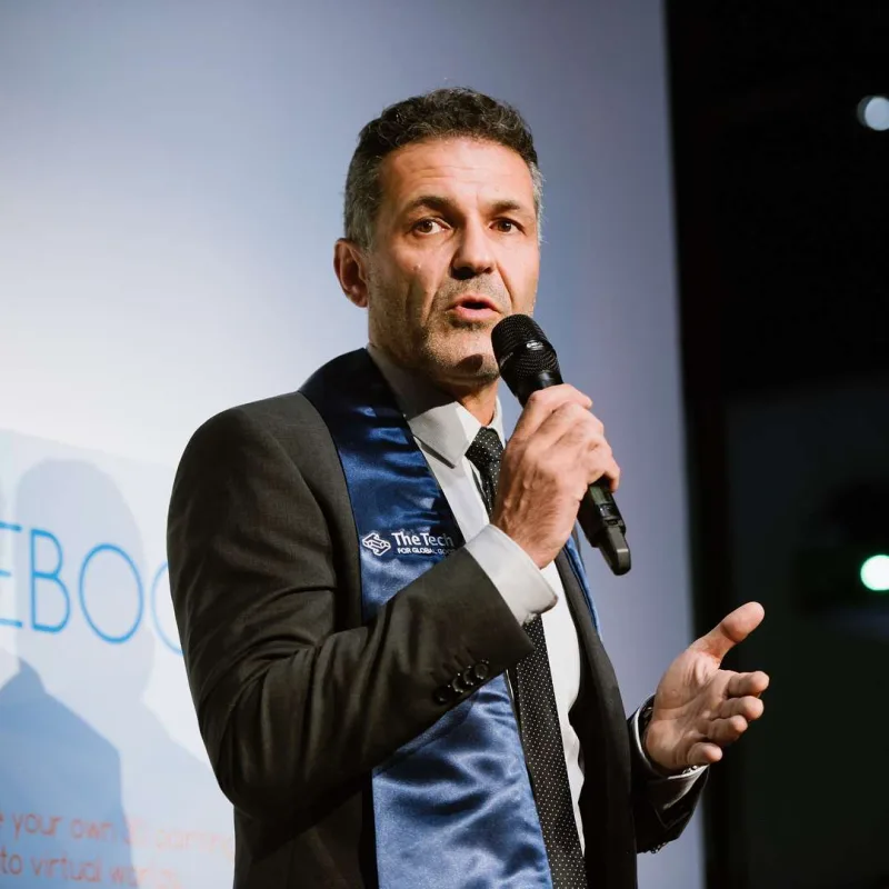 Xalid Hüseyninin oğlu cinsiyyətini dəyişdi